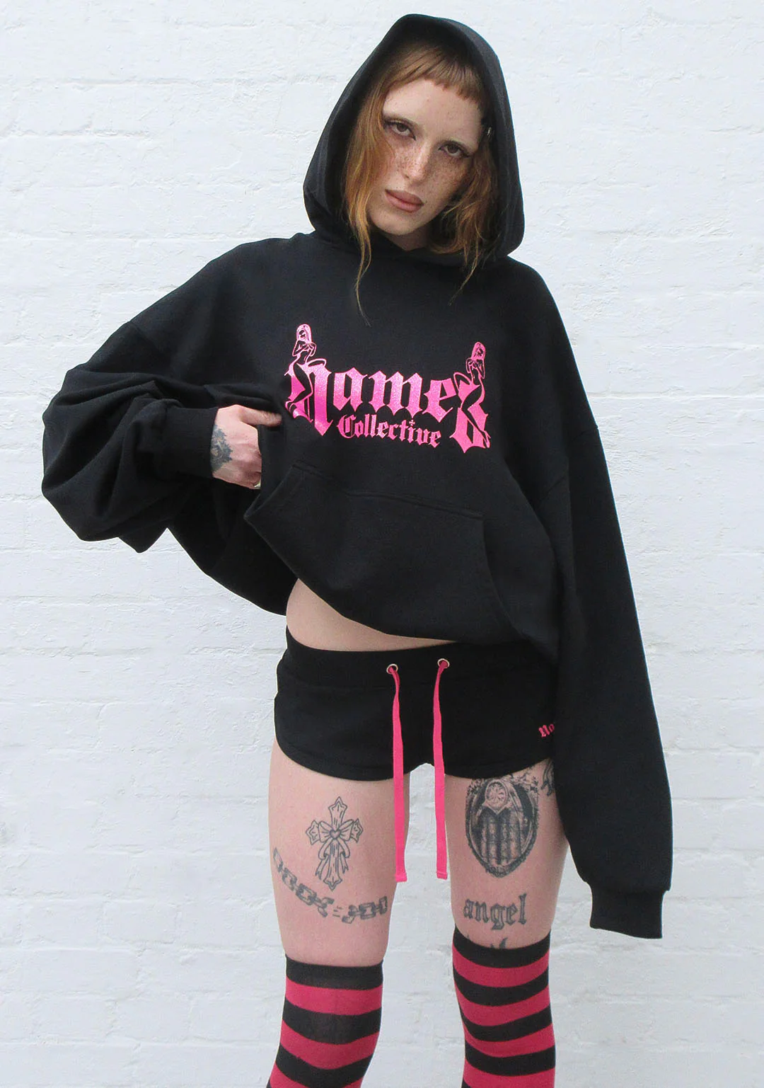 ACCEPTING TIPS GLITTER LOGO PULLOVER HOODIE BLACK - Image 5