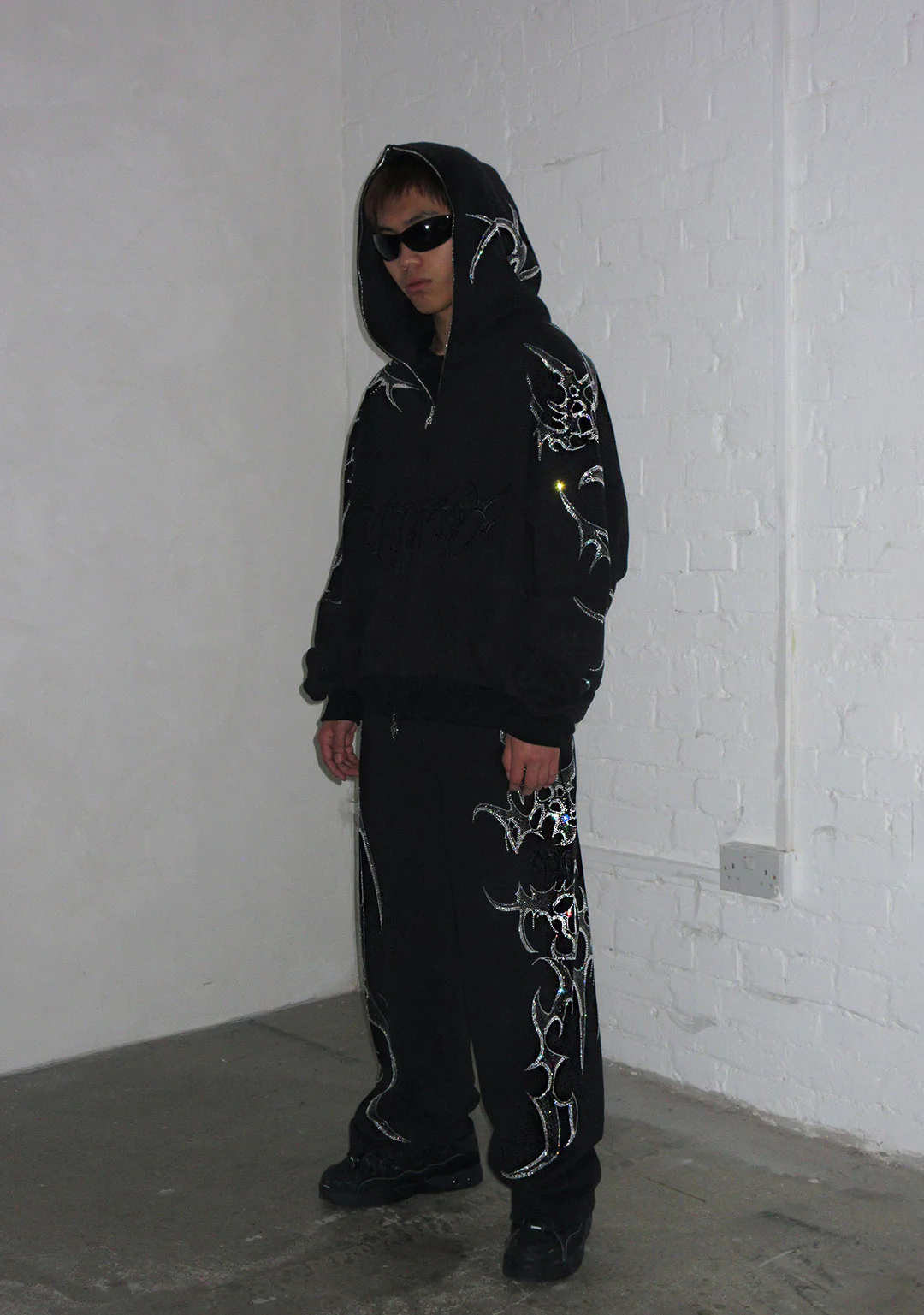 CRASH RHINESTONE OVERSIZED SWEATPANTS BLACK - Image 2