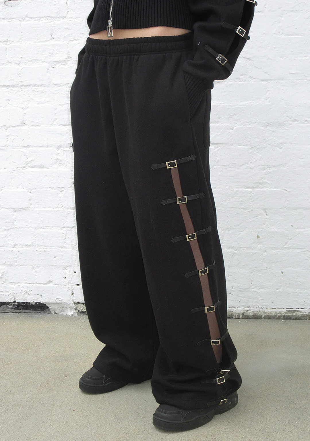 CRUSH BUCKLE OVERSIZED SWEATPANTS BLACK - Image 3