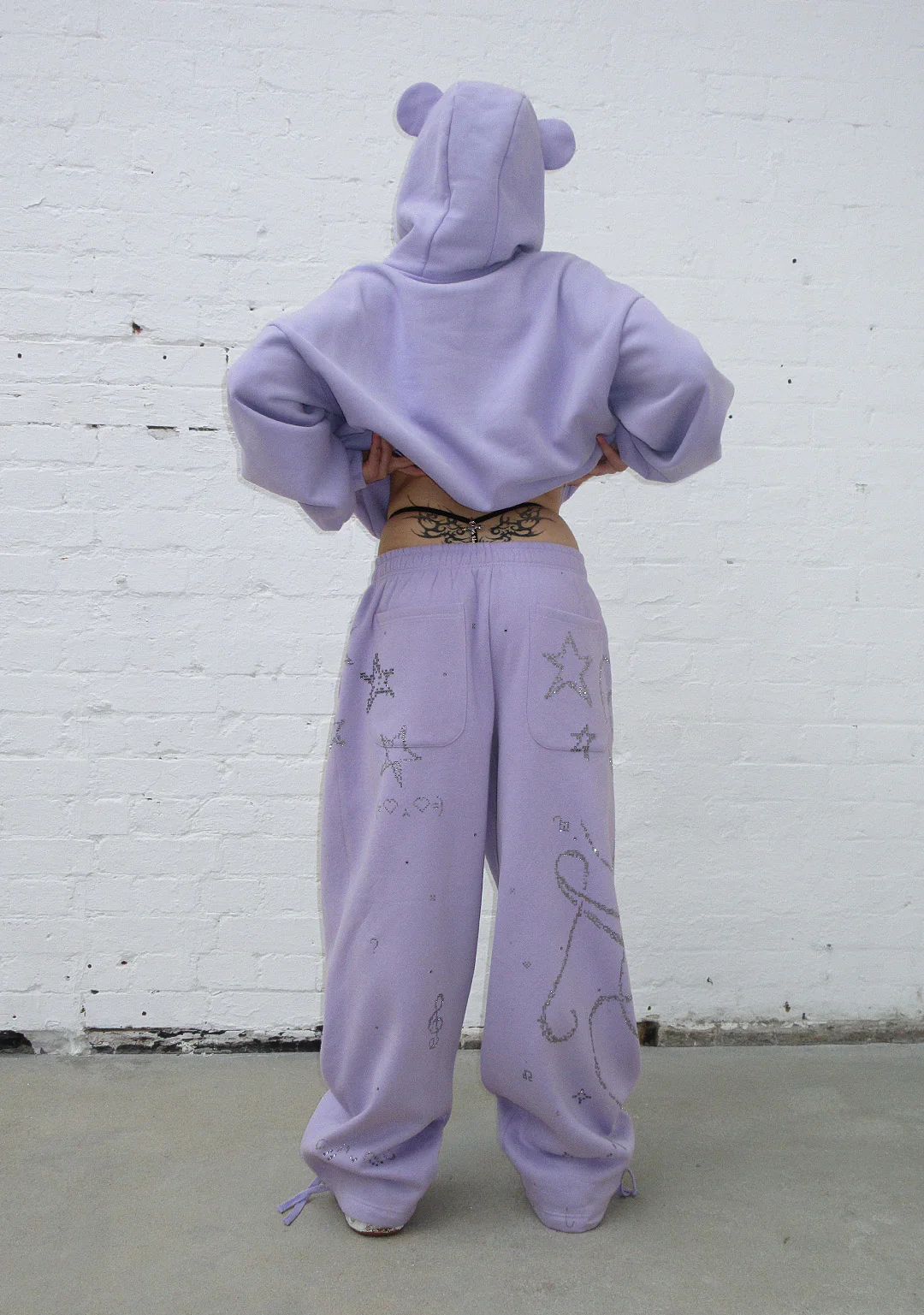 DREAMER RHINESTONE TEDDY OVERSIZED SWEATPANTS LILAC - Image 2