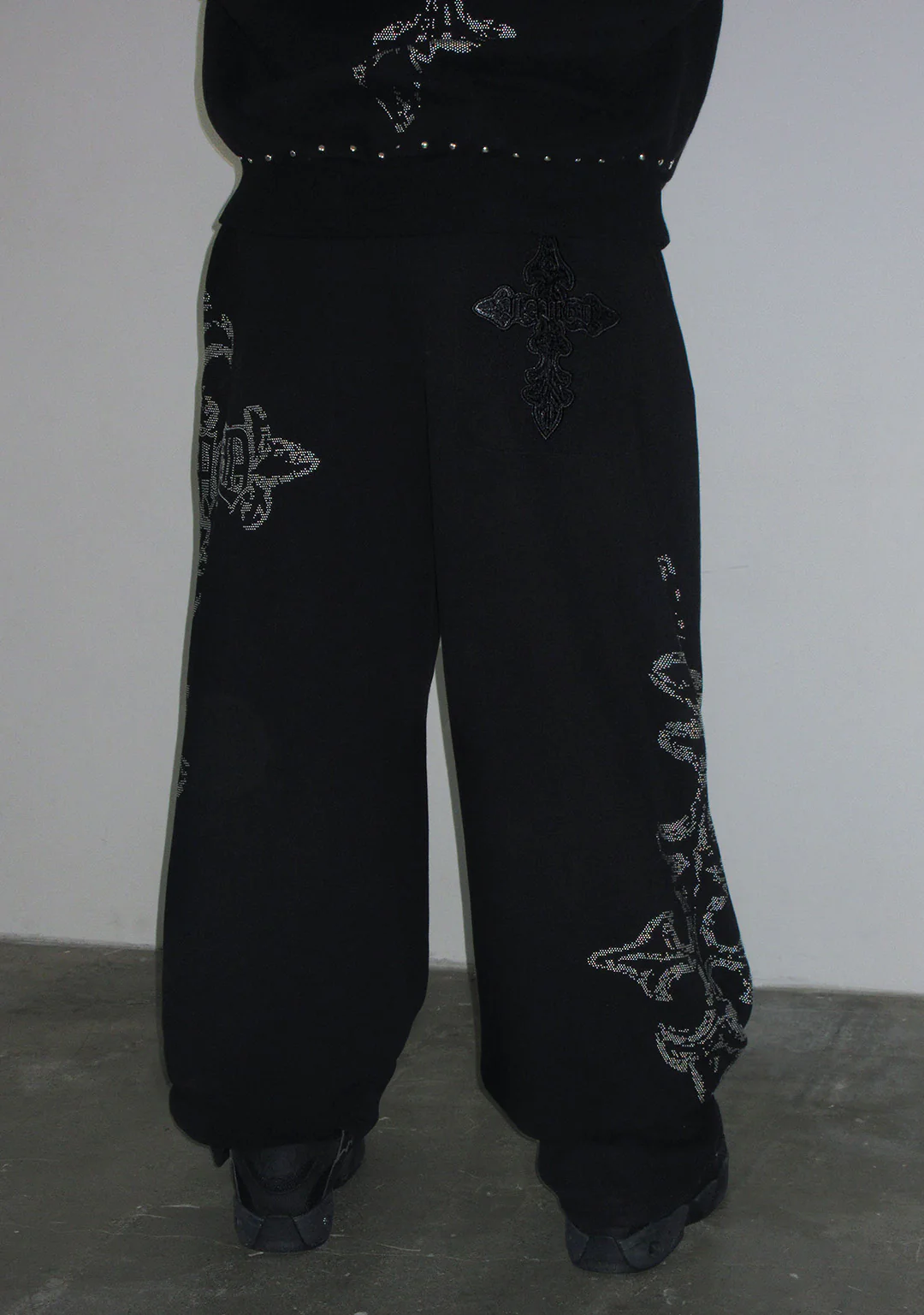 FERAL STUDDED OVERSIZED SWEATPANTS BLACK - Image 3