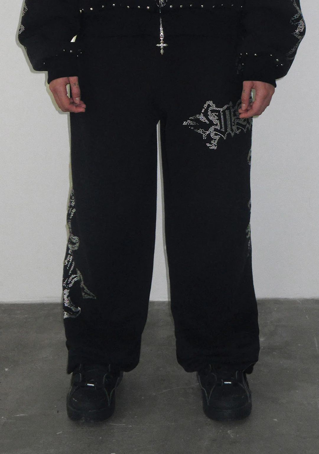 FERAL STUDDED OVERSIZED SWEATPANTS BLACK - Image 4