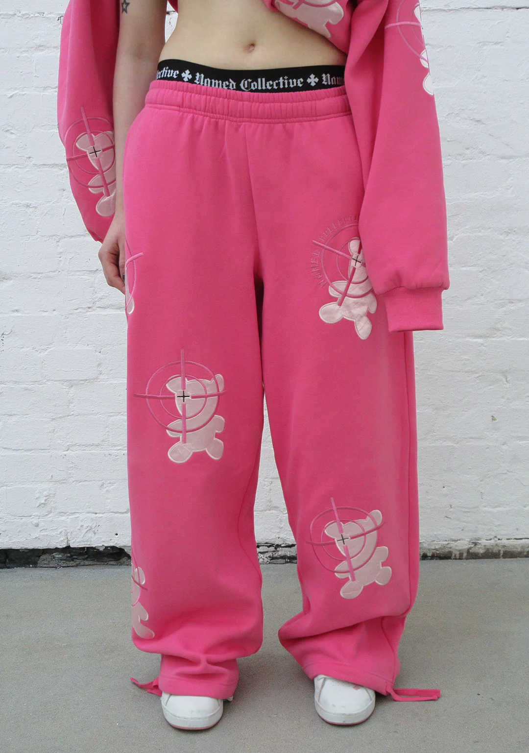 GAMER OVERSIZED SWEATPANTS HOT PINK - Image 4