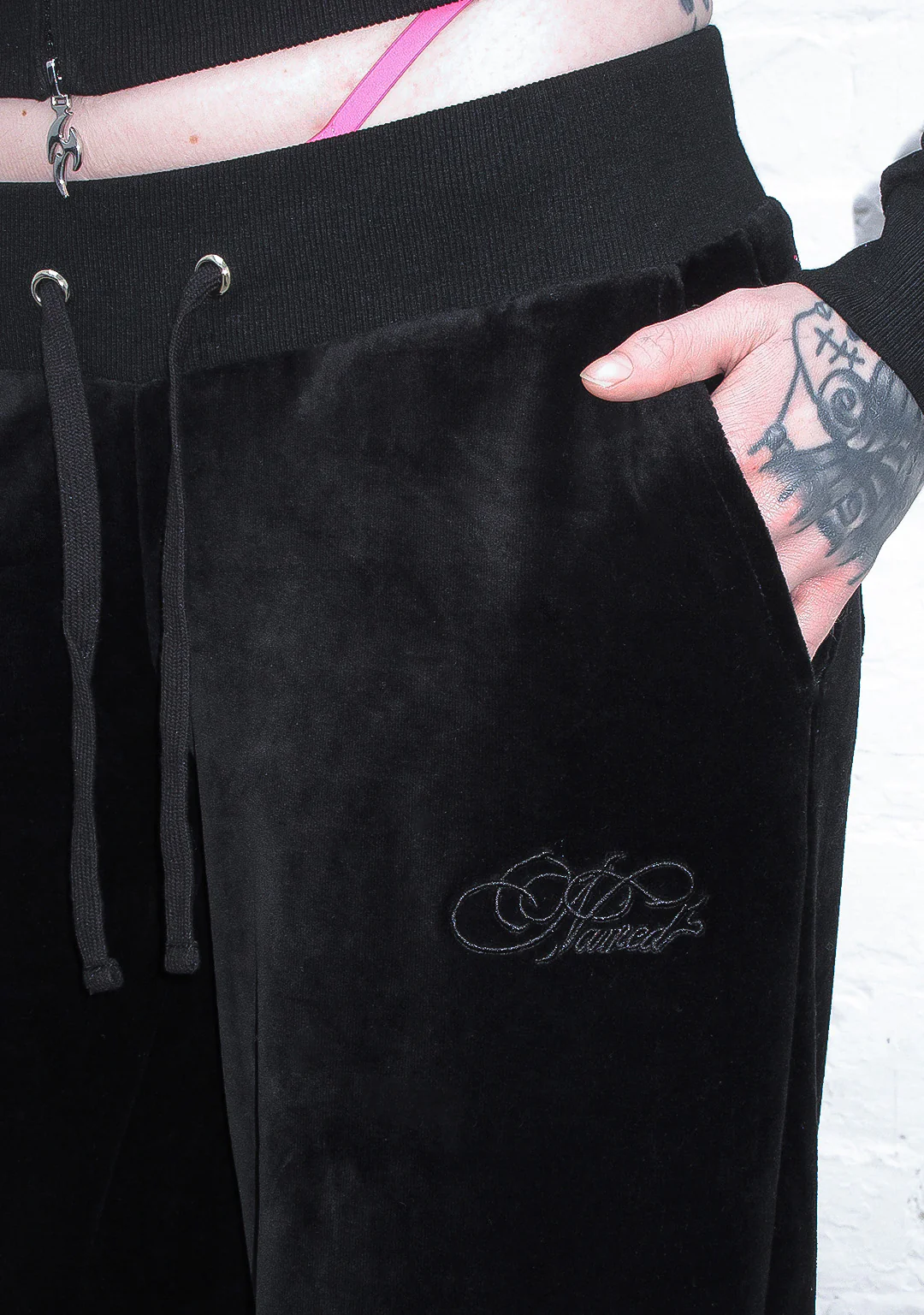 IDOL RHINESTONE VELOUR SWEATPANTS BLACK - Image 4