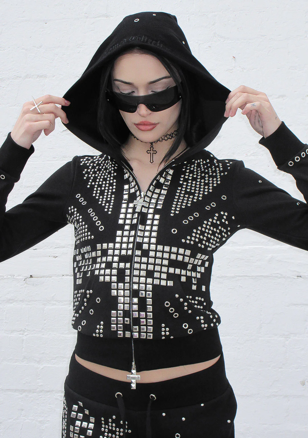 KNIGHT STUDDED FITTED HOODIE BLACK - Image 2