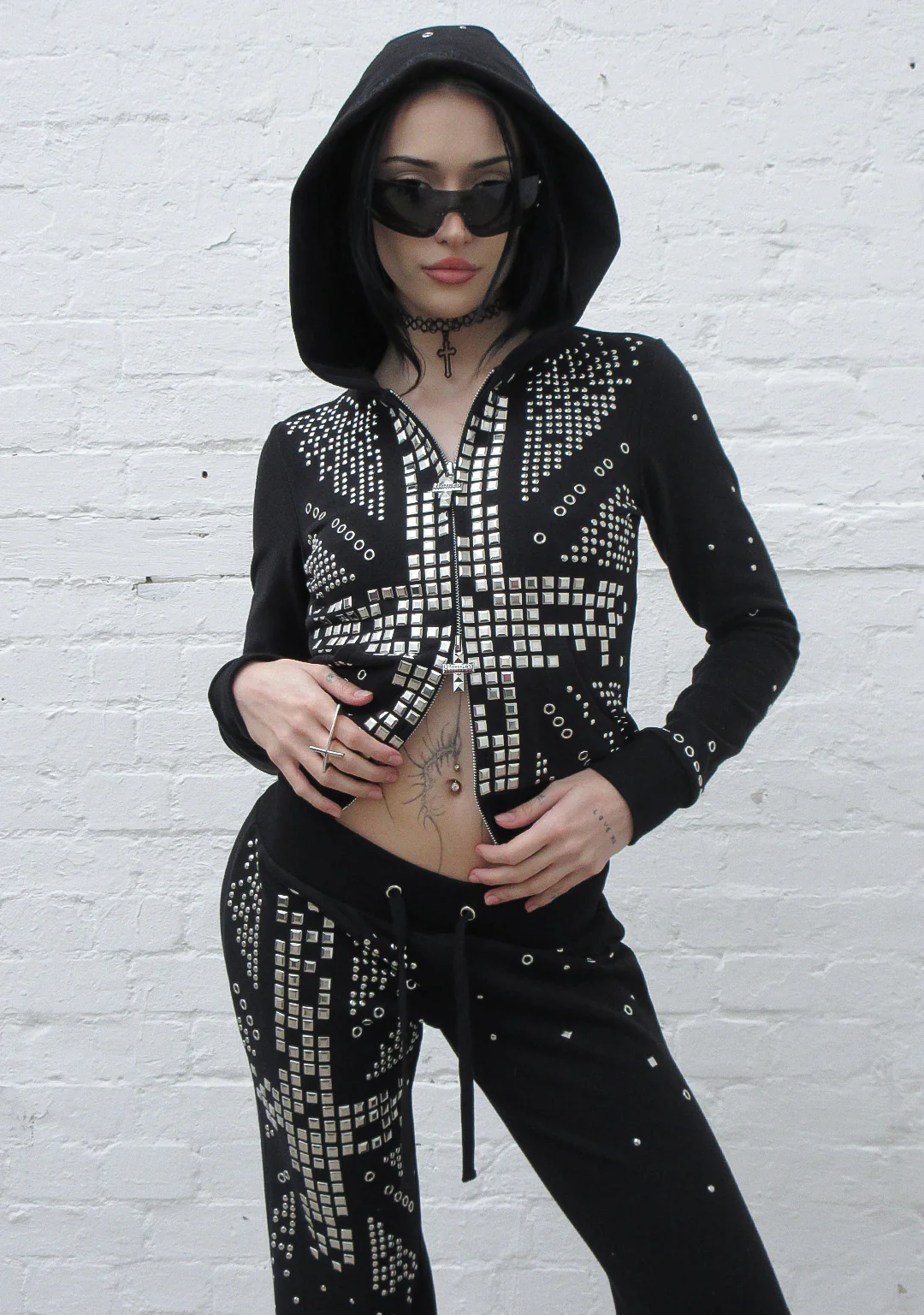 KNIGHT STUDDED FITTED HOODIE BLACK - Image 4