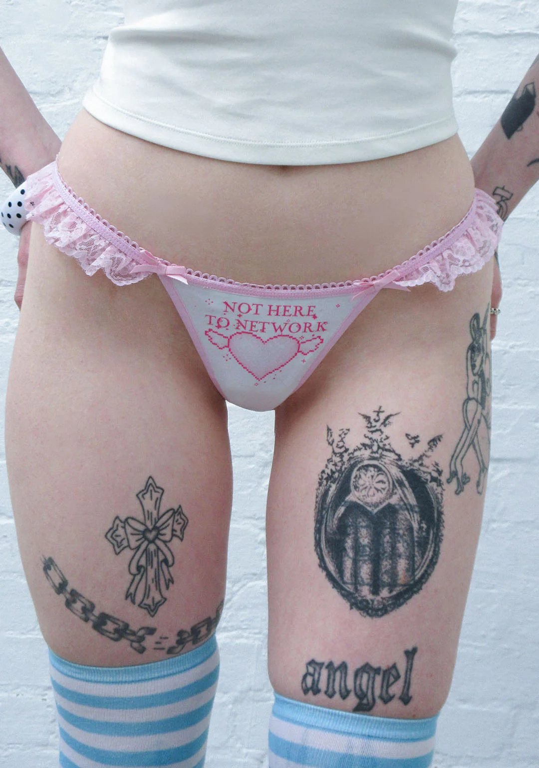 NETWORK GLITTER LACE RUFFLE THONG WHITE - Image 2