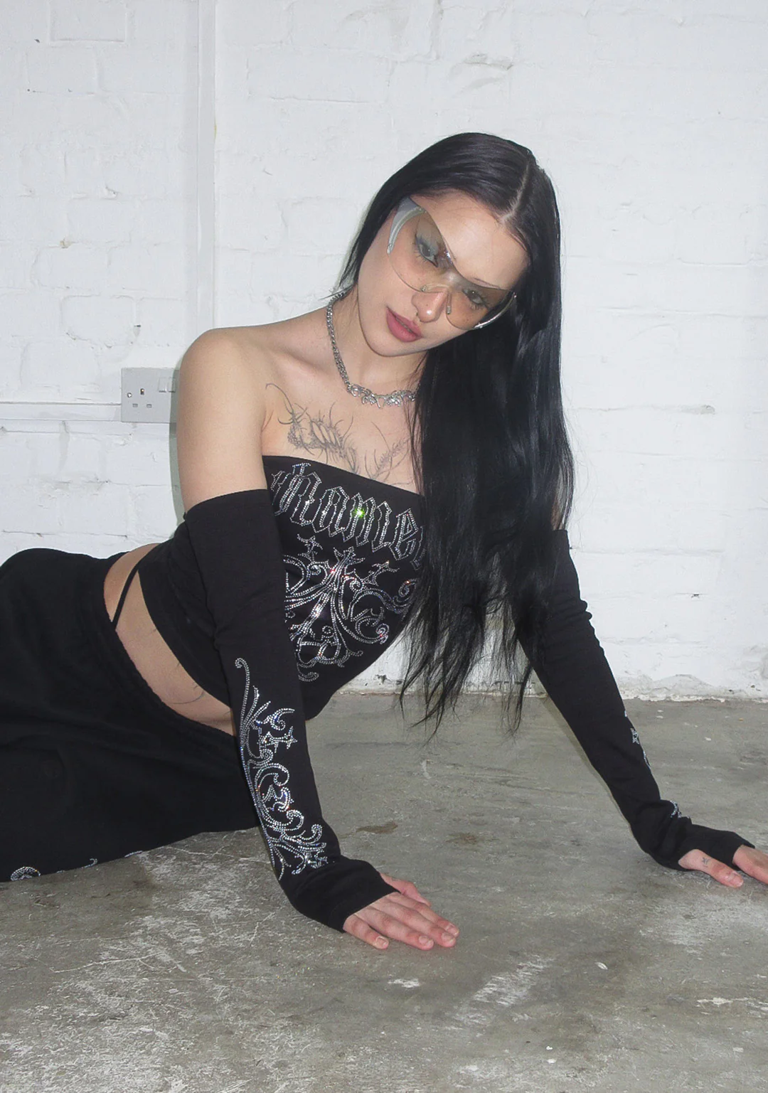 NOCTURNAL RHINESTONE THREE PIECE TUBE TOP SET BLACK (DETACHABLE SLEEVES) - Image 4