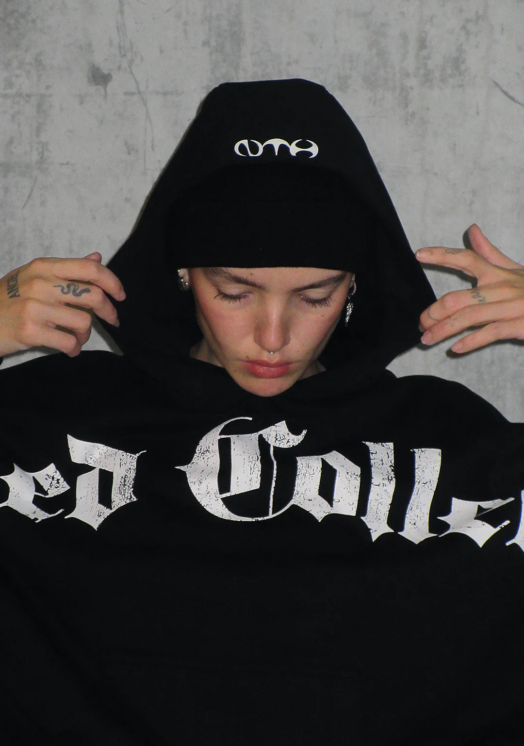 Nth ACTIVE OLD ENGLISH OVERSIZED PULLOVER HOODIE BLACK - Image 3