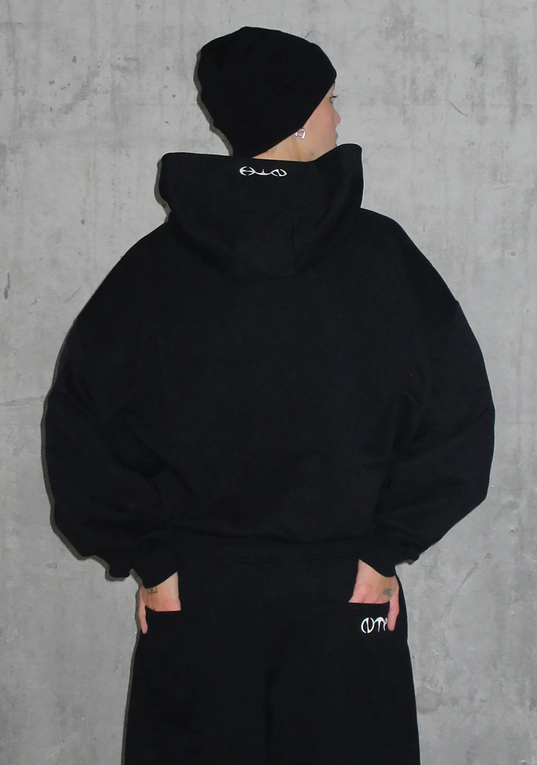 Nth ACTIVE OLD ENGLISH OVERSIZED PULLOVER HOODIE BLACK - Image 6