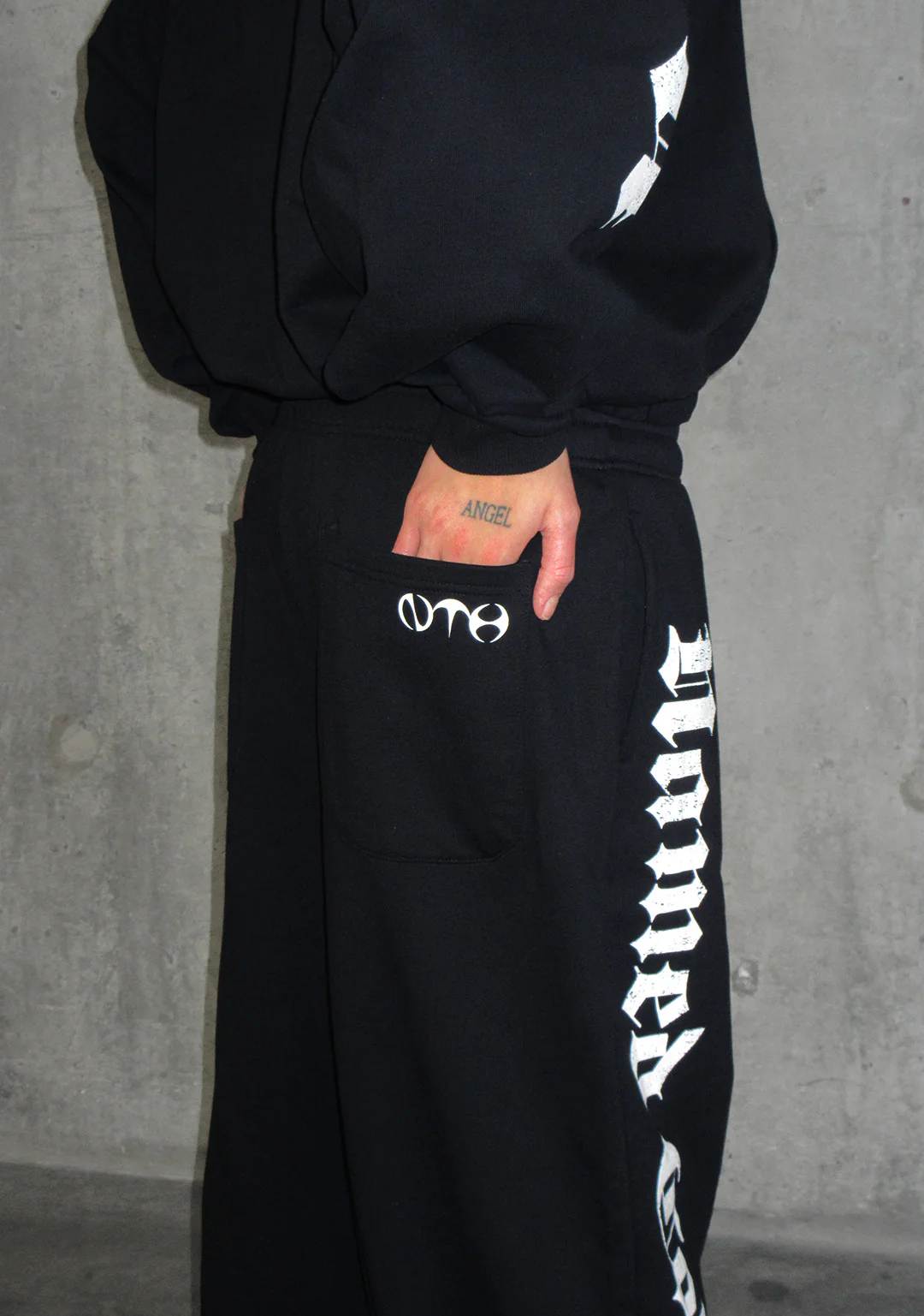 Nth ACTIVE OLD ENGLISH OVERSIZED SWEATPANTS BLACK - Image 5