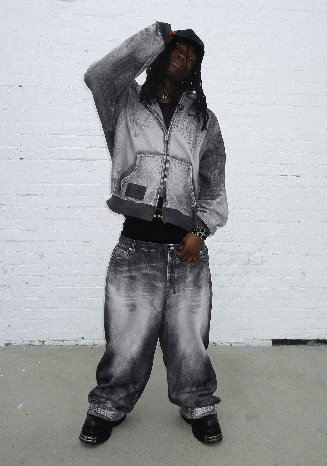 OFF GRID DENIM EFFECT OVERSIZED SWEATPANTS WASHED BLACK - Image 2