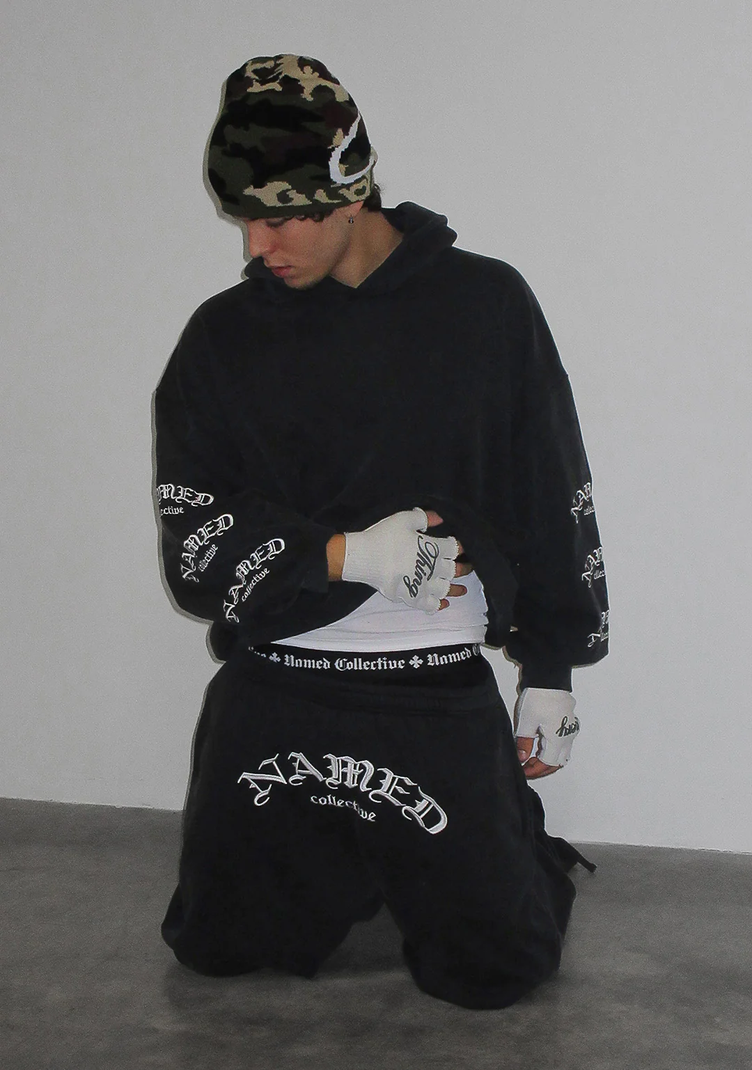 OLD ENGLISH OVERSIZED SWEATPANTS WASHED CHARCOAL - Image 4