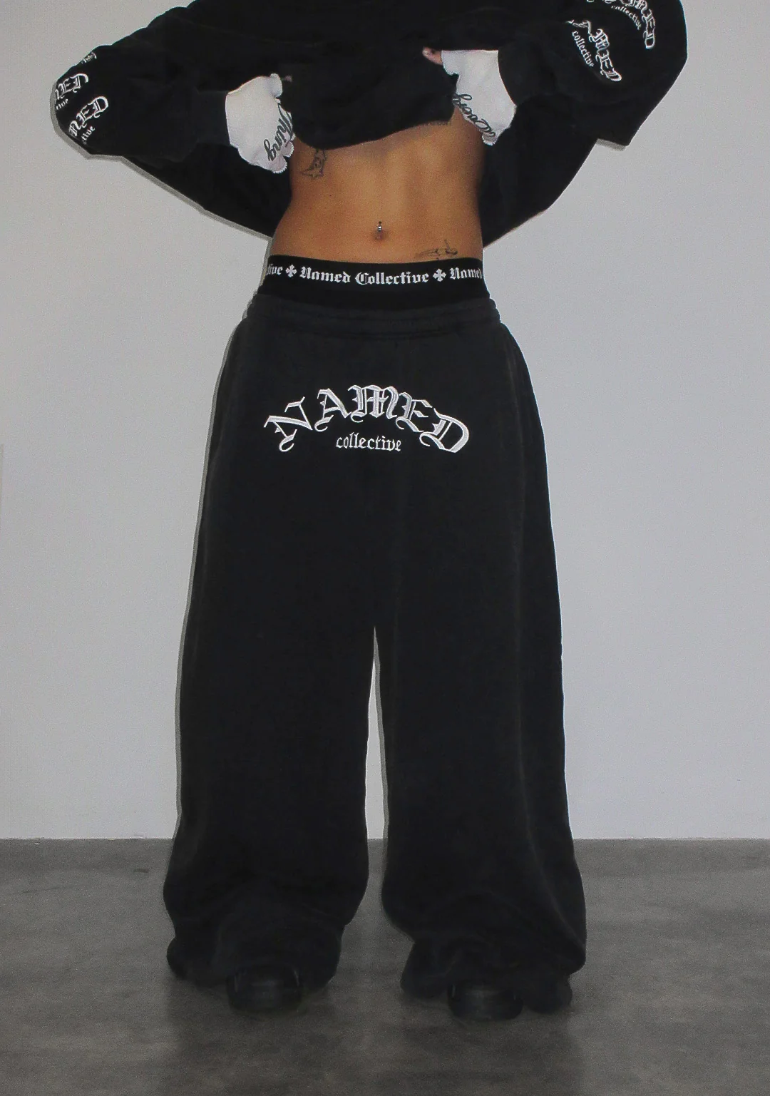 OLD ENGLISH OVERSIZED SWEATPANTS WASHED CHARCOAL - Image 5