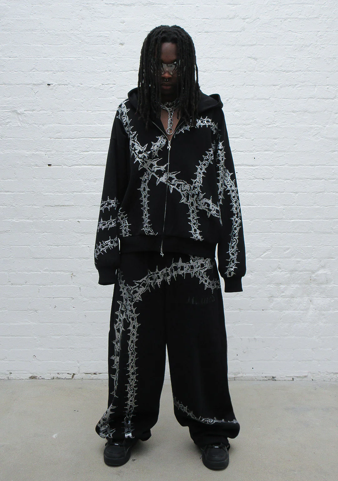 OMEN RHINESTONE OVERSIZED SWEATPANTS BLACK - Image 3
