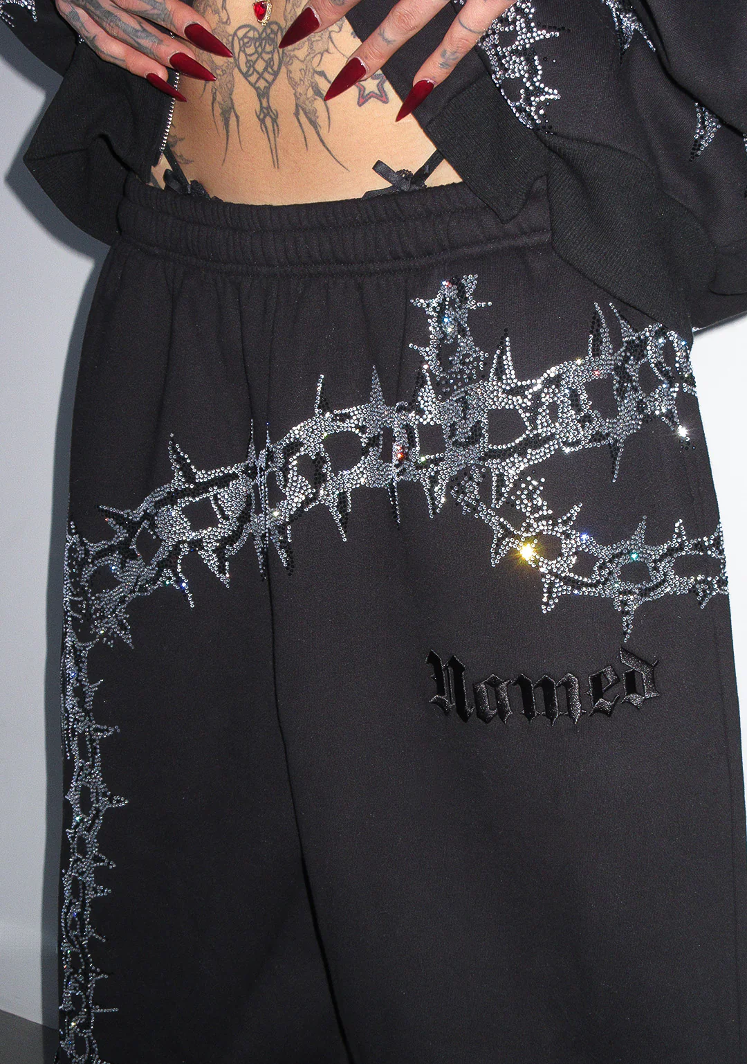 OMEN RHINESTONE OVERSIZED SWEATPANTS BLACK - Image 8
