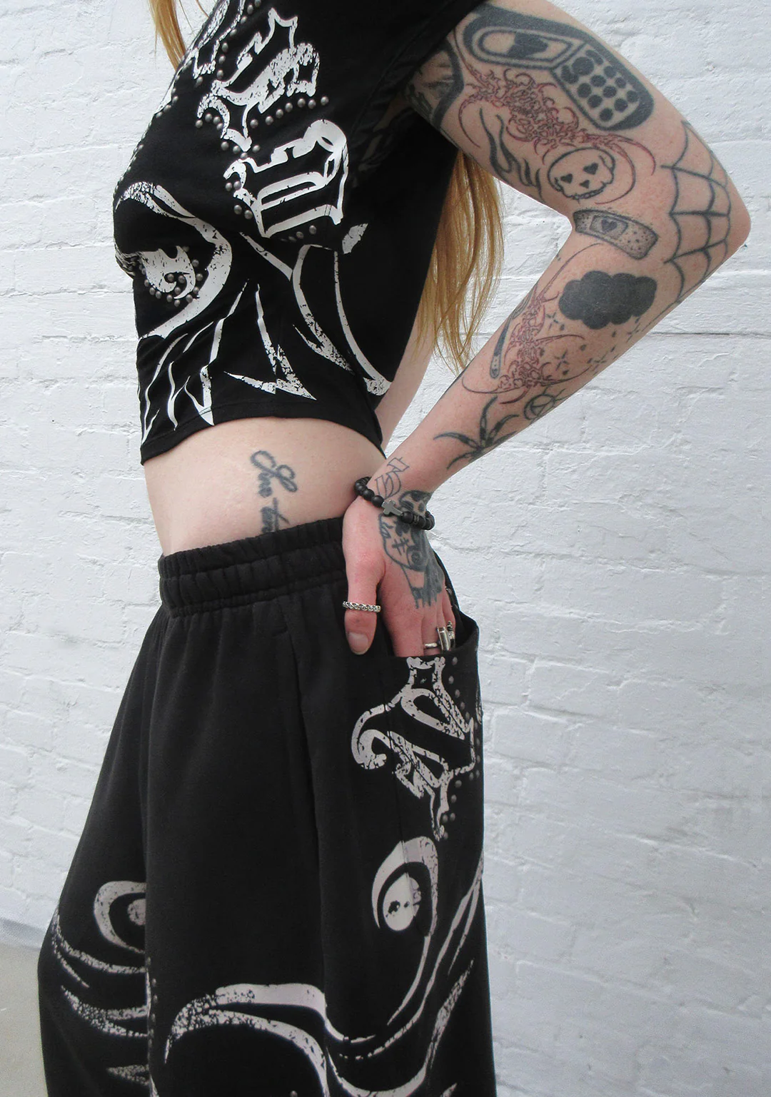 OUTLAW OVERSIZED SWEATSHORTS BLACK - Image 6