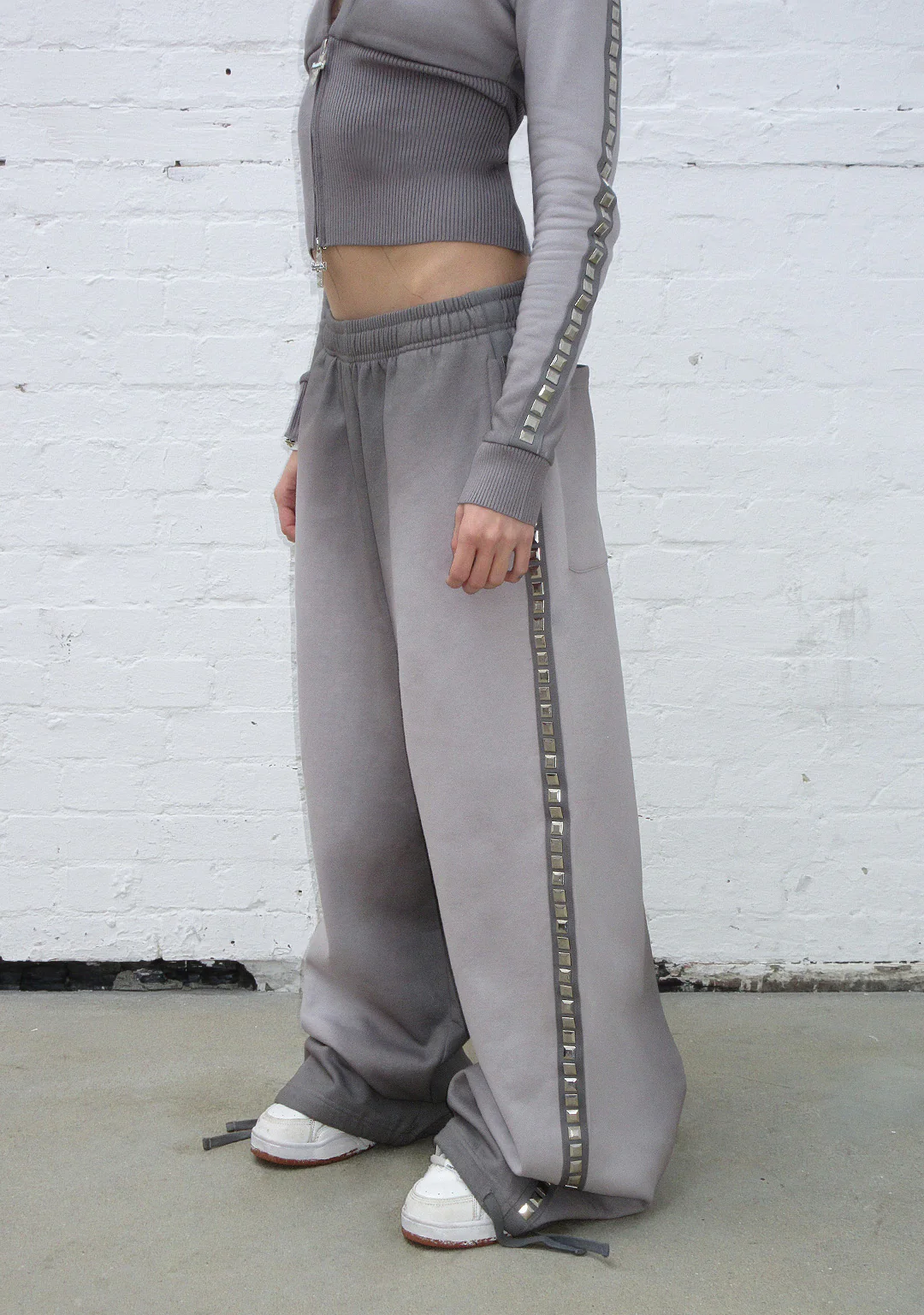 RUMOUR STUDDED OVERSIZED SWEATPANTS GRADIENT GREY - Image 3