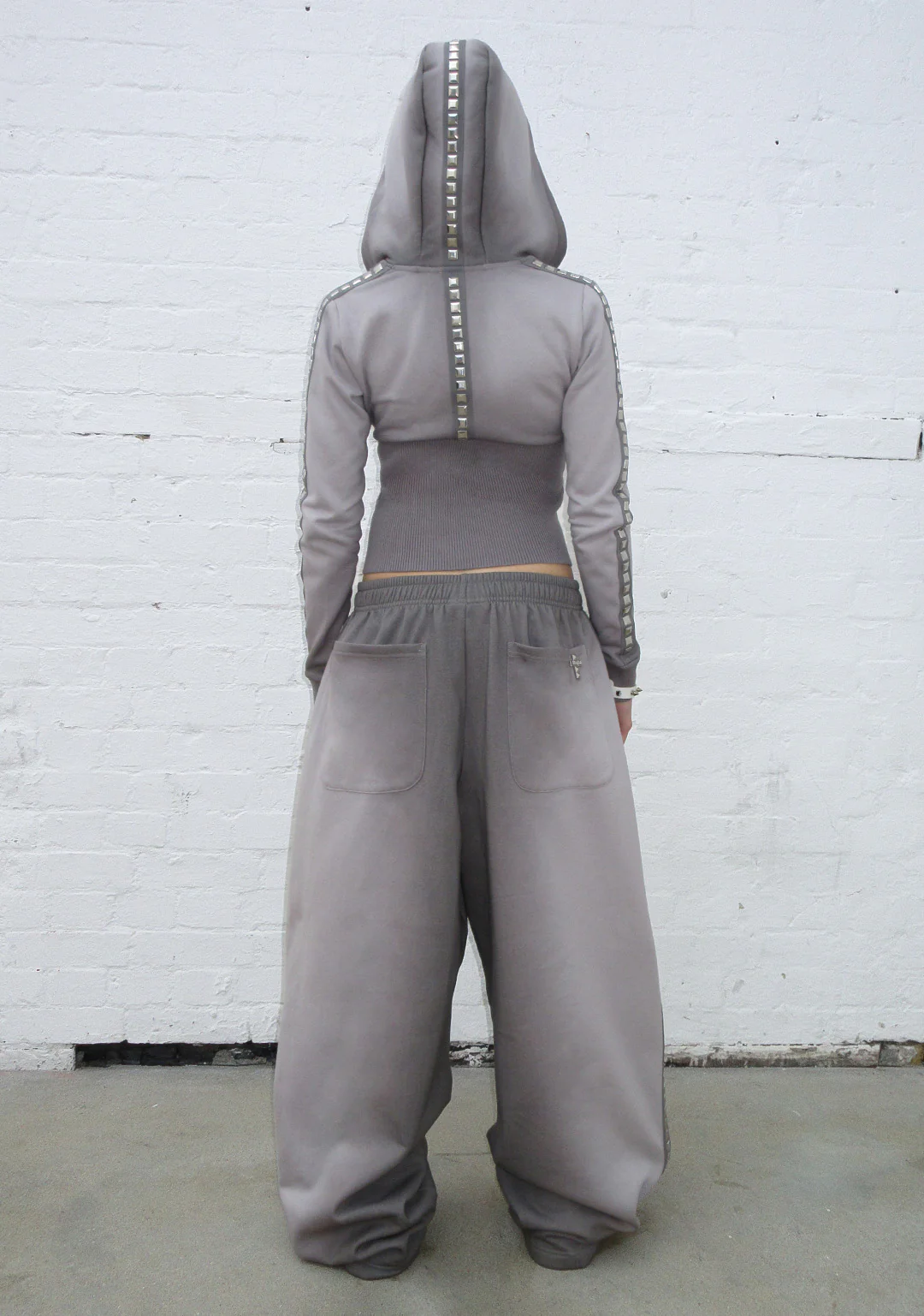 RUMOUR STUDDED OVERSIZED SWEATPANTS GRADIENT GREY - Image 4