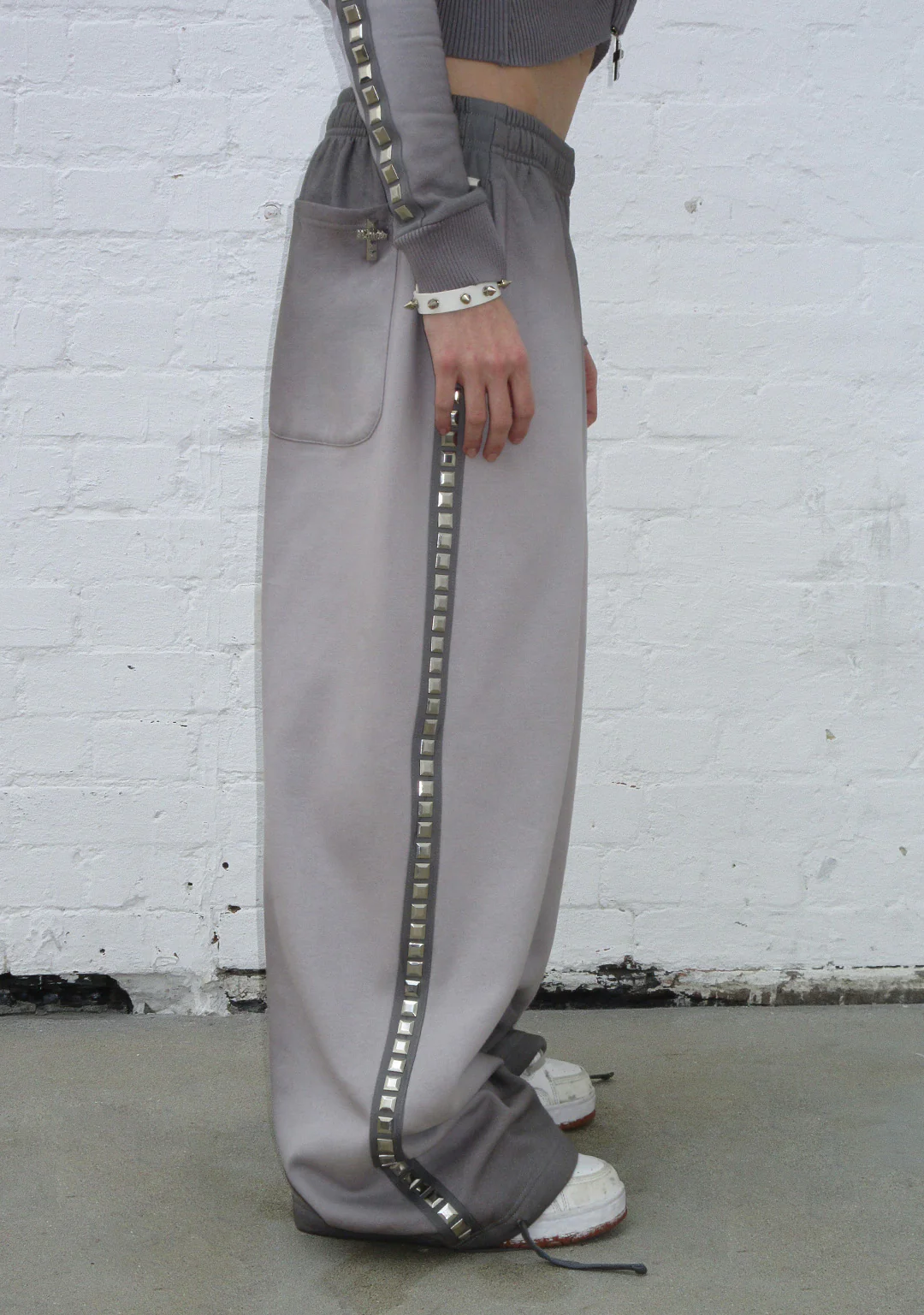 RUMOUR STUDDED OVERSIZED SWEATPANTS GRADIENT GREY - Image 6