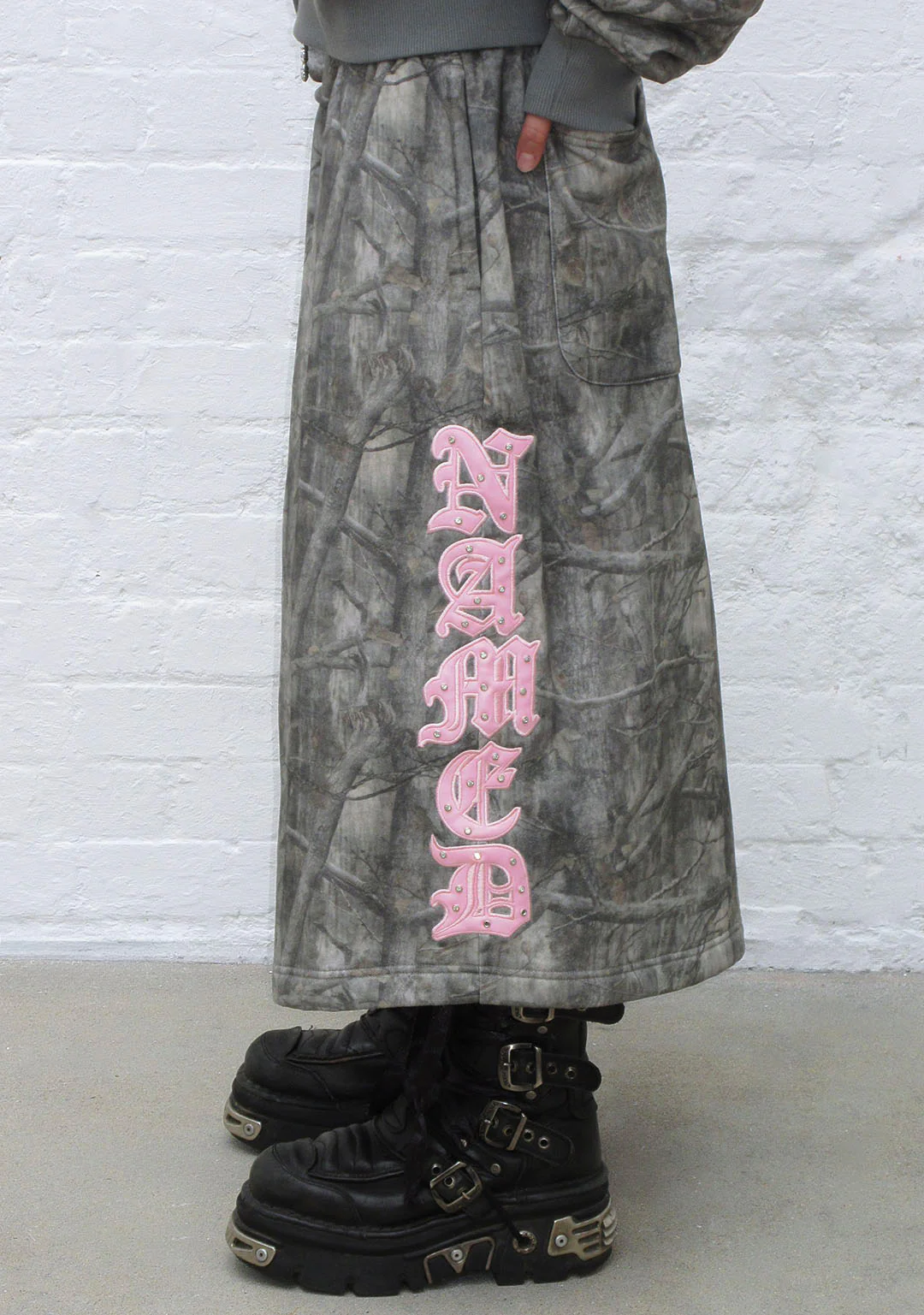 SPOILT OVERSIZED SWEATSHORTS TREE CAMO - Image 3