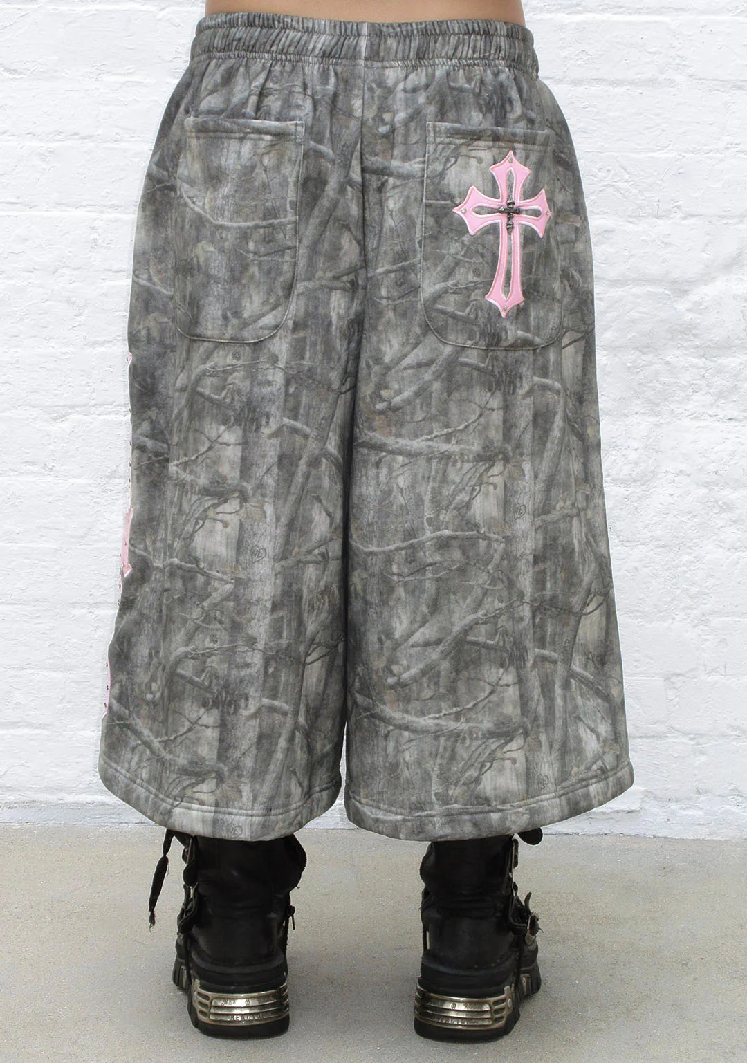 SPOILT OVERSIZED SWEATSHORTS TREE CAMO - Image 4