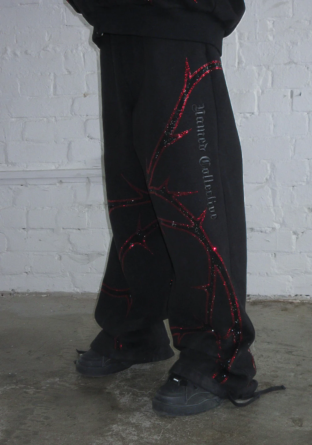 THORN RHINESTONE SWEATPANTS BLACK AND RED - Image 3
