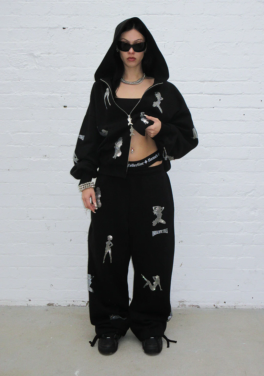 UNREALISTIC IDEALS RHINESTONE OVERSIZED SWEATPANTS BLACK - Image 2