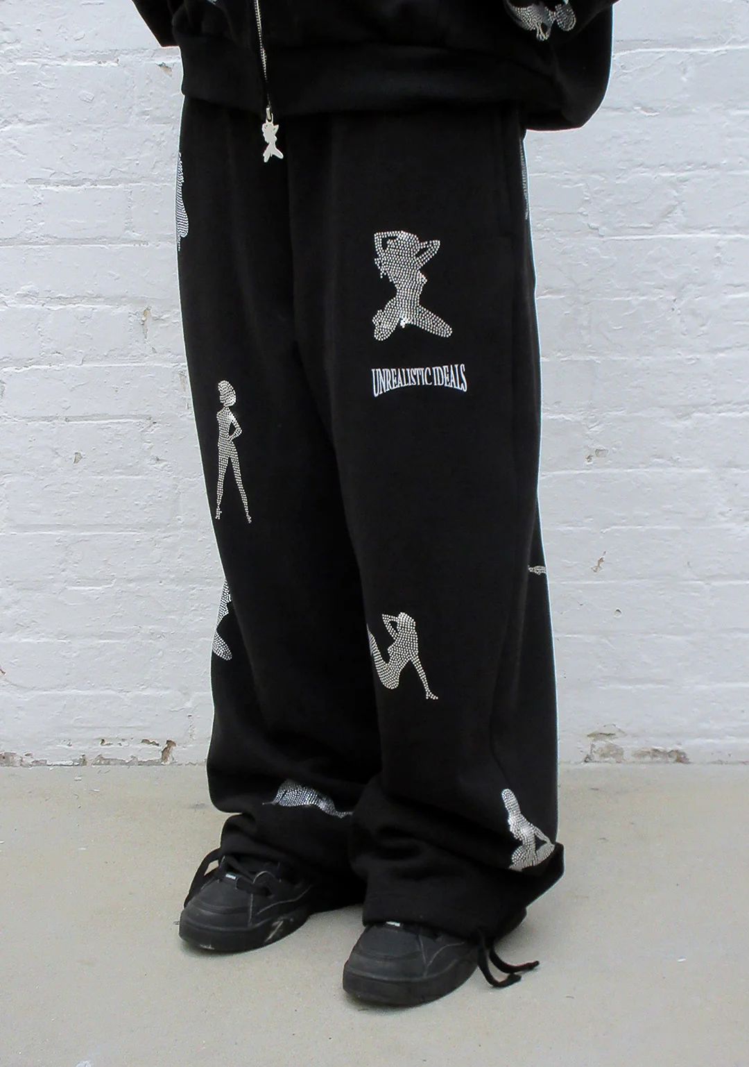 UNREALISTIC IDEALS RHINESTONE OVERSIZED SWEATPANTS BLACK - Image 5